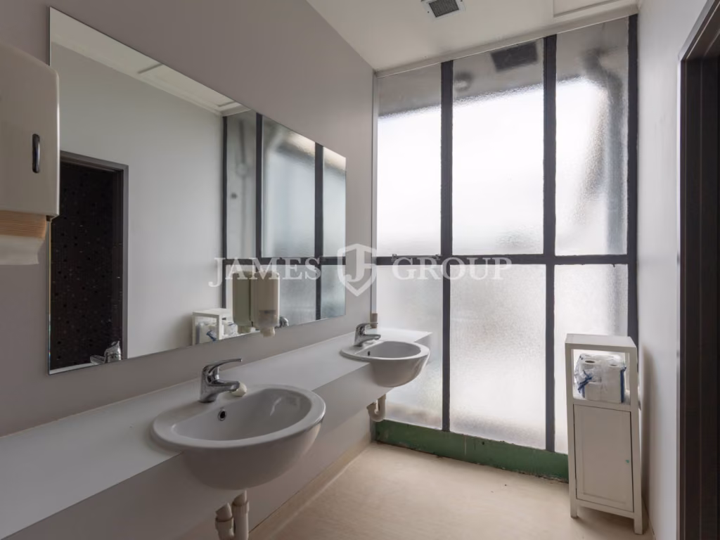 High-profile Office 150m² With Natural Light