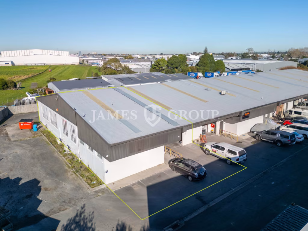338m2 High-stud Industrial Unit With Parking