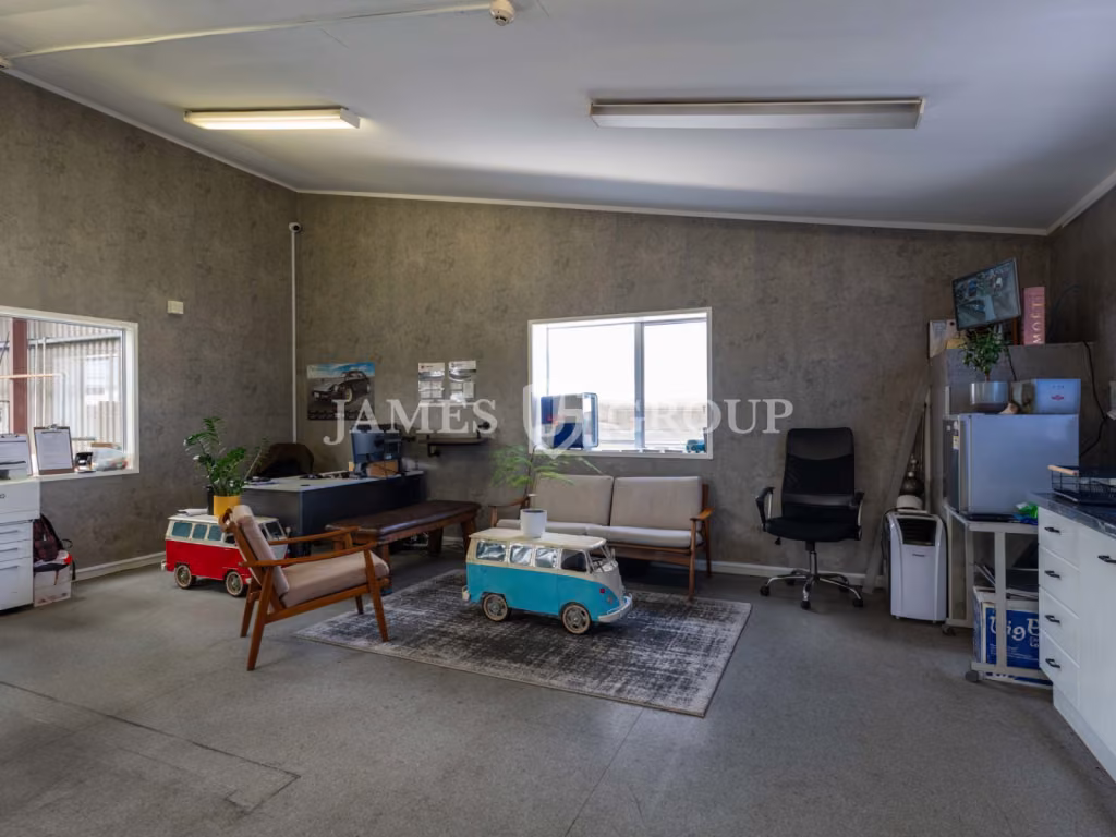 Warehouse & Yard Combo W/out The Price Tag
