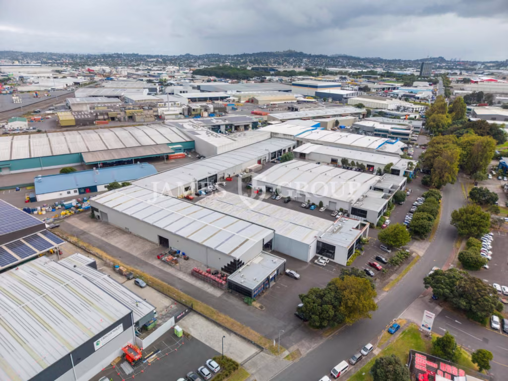 694m² | High-stud Warehouse | 8 Carparks
