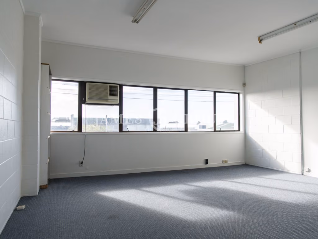 224m² Tidy Road Front Industrial | Henderson