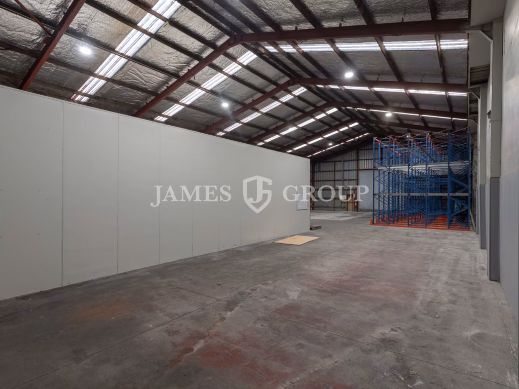 600sqm High Stud Industrial With Yard!