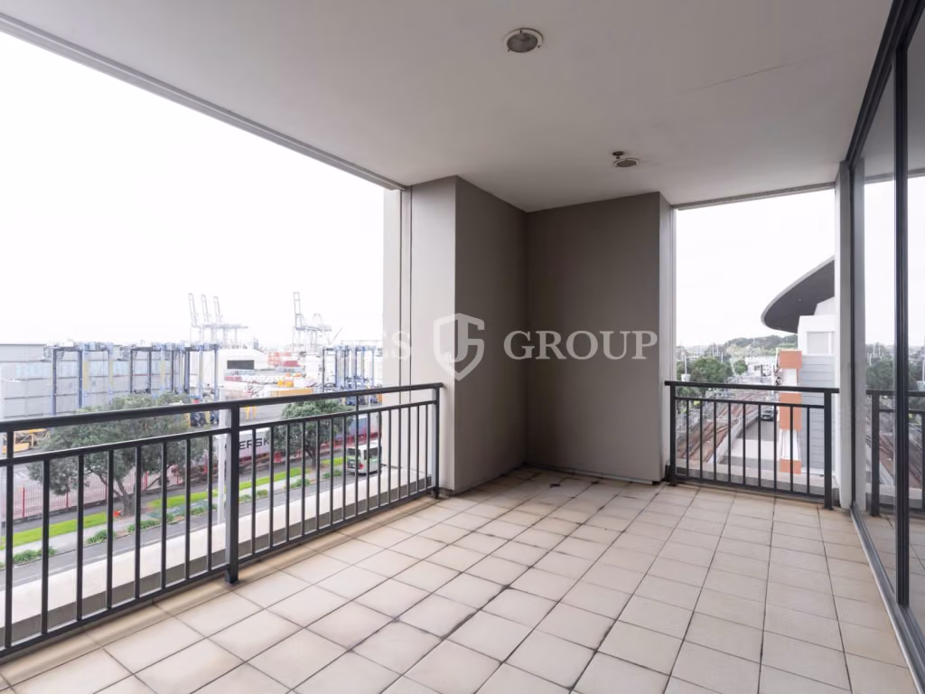 High-quality Office With Excellent Natural Light