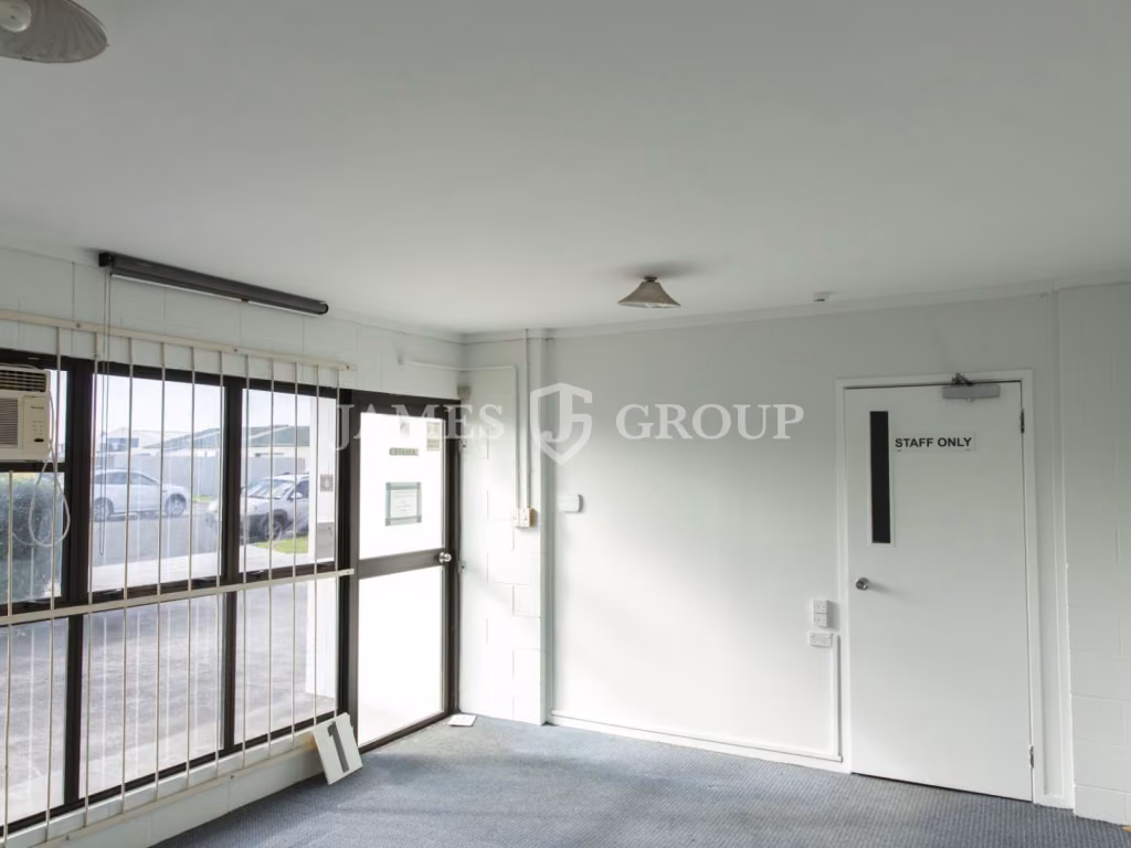 224m² Tidy Road Front Industrial | Henderson