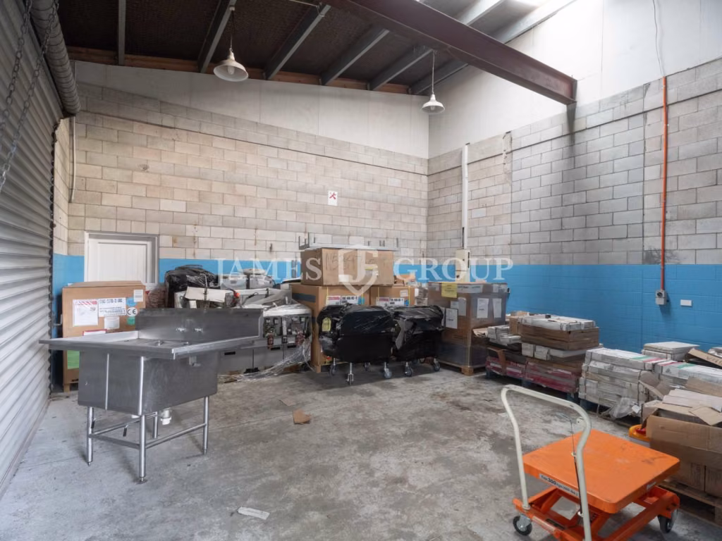 338m2 High-stud Industrial Unit With Parking