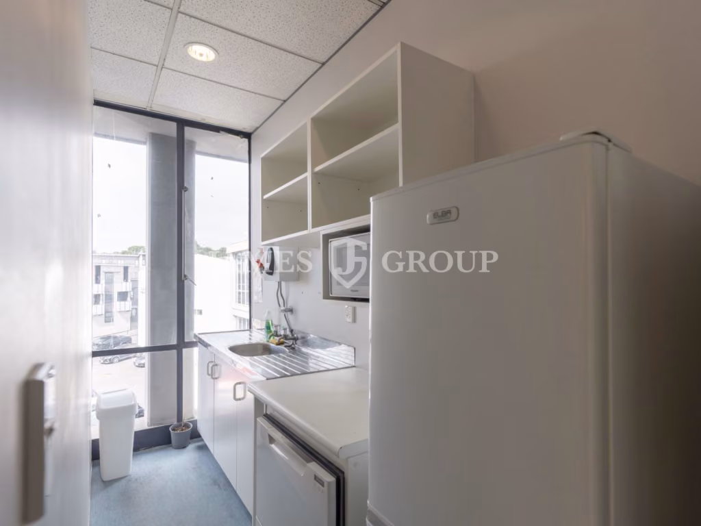 High-profile Office 150m² With Natural Light