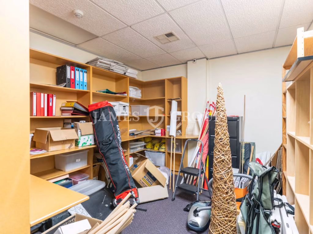 Functional 425m² Office In Prime Fringe Location