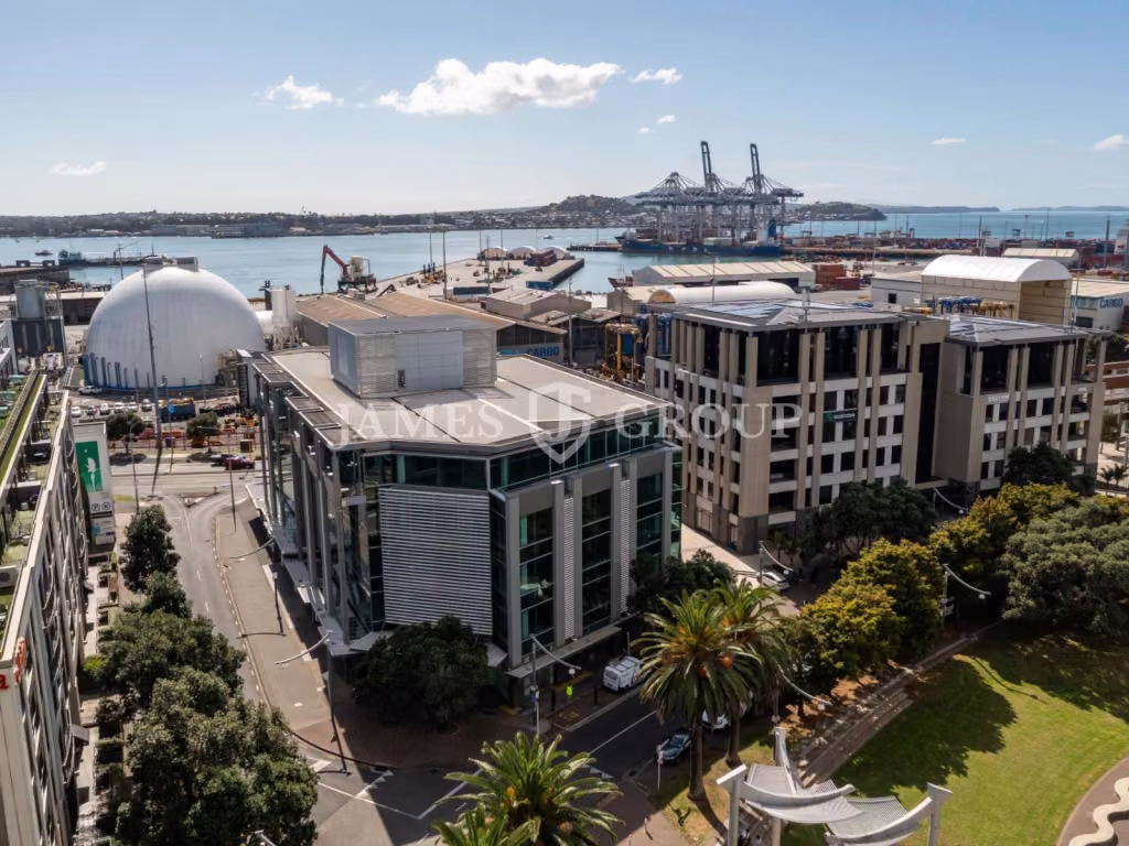 Large 1,680m² Office Floor With Signage Rights