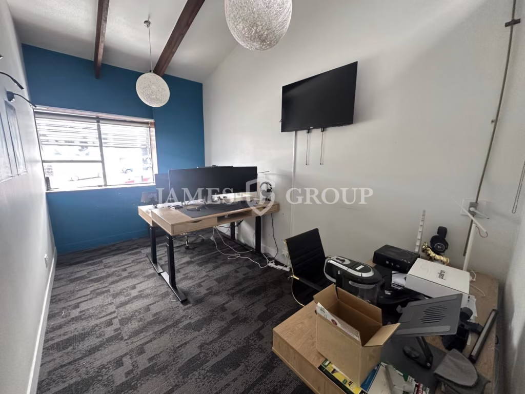 Workspace With A Year-round Balcony