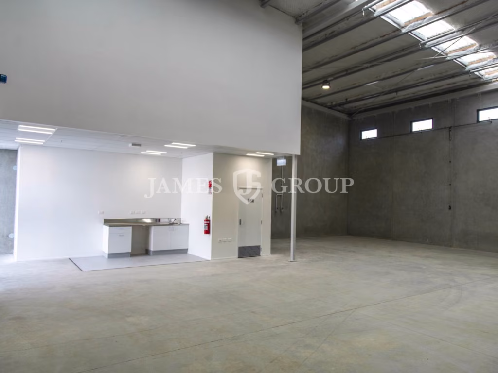 218m² Modern Warehouse
