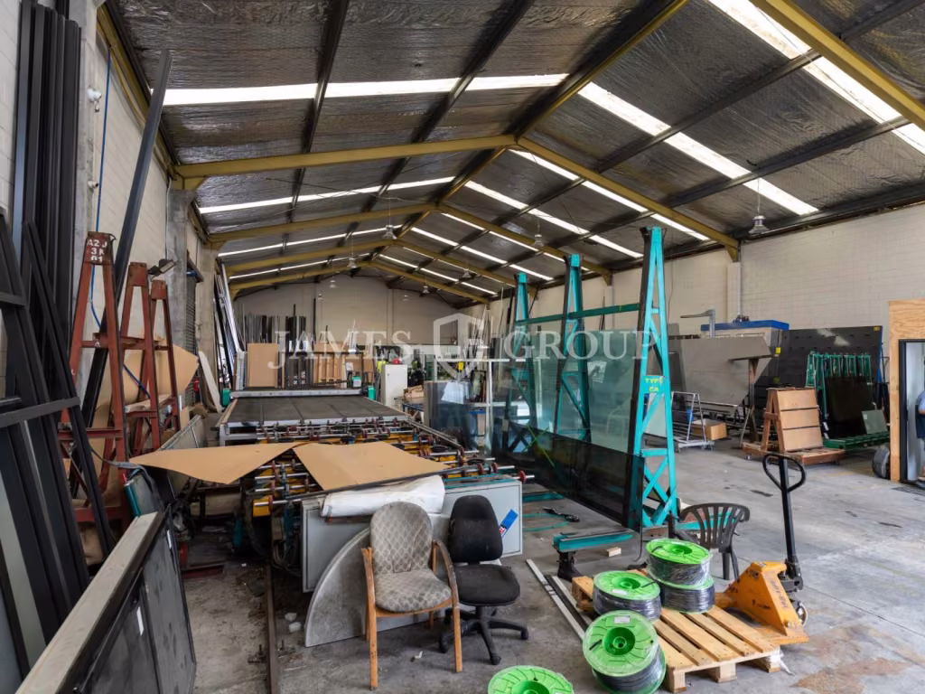 800sqm High Stud Industrial | 2.5km From Motorway