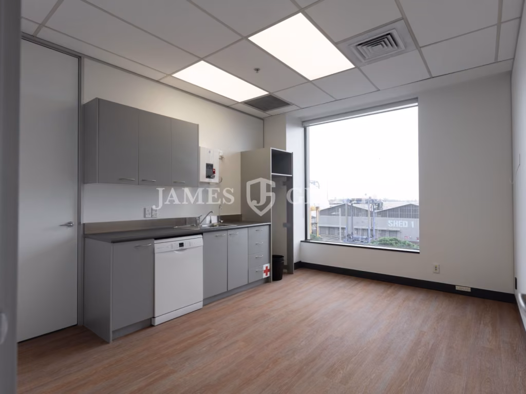 High-quality Office With Excellent Natural Light