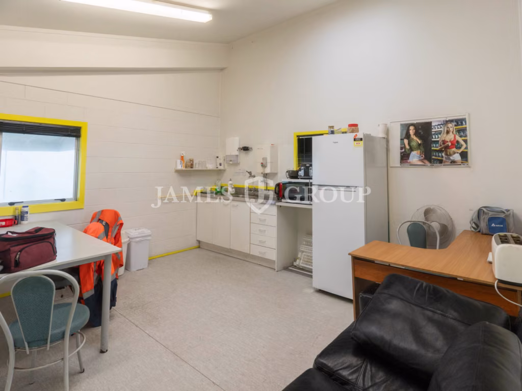 727m² High Profile Patiki Warehouse + Yard