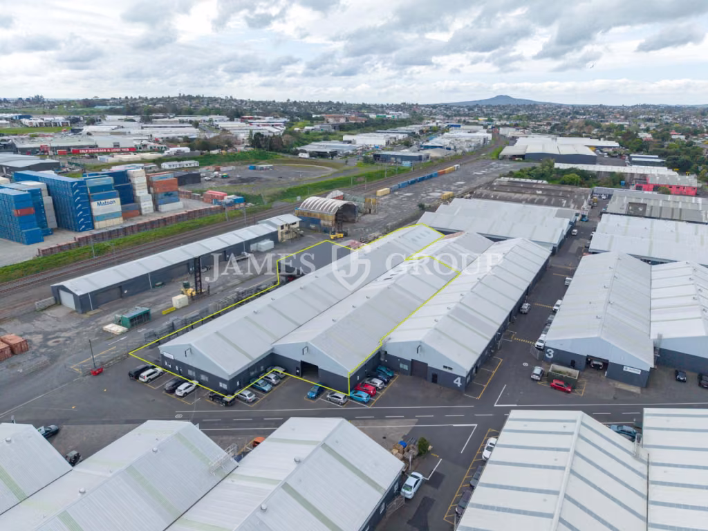 3,462m² Warehouse And Office With Yard