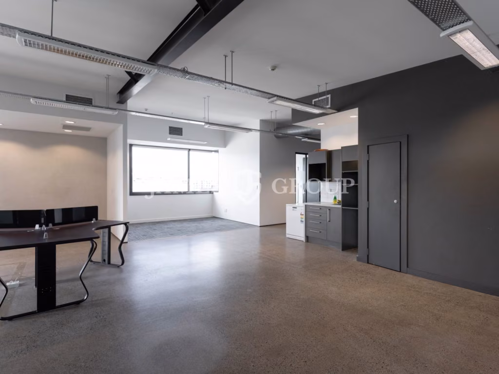 Polished Grafton Office