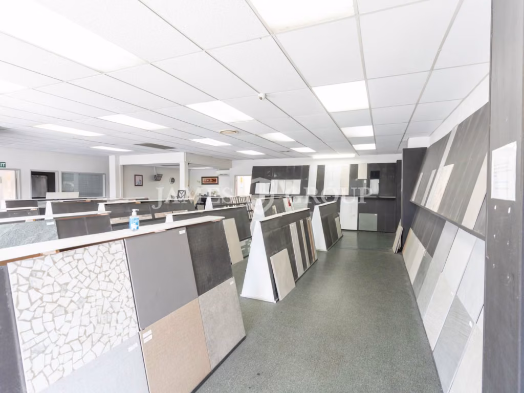 1,080m² Building | 725m² Yard | Mpi Approved