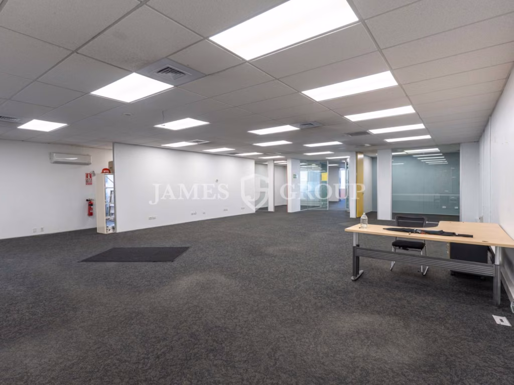 600sqm Kingsland Office With Roller Door