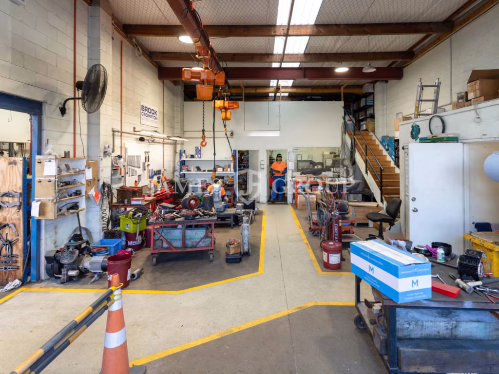 Gantry Crane-equipped Unit In Prime Wiri Location
