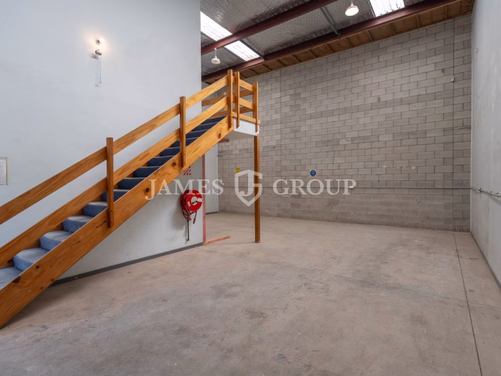 Well-presented Industrial Unit In Prime Wiri Spot