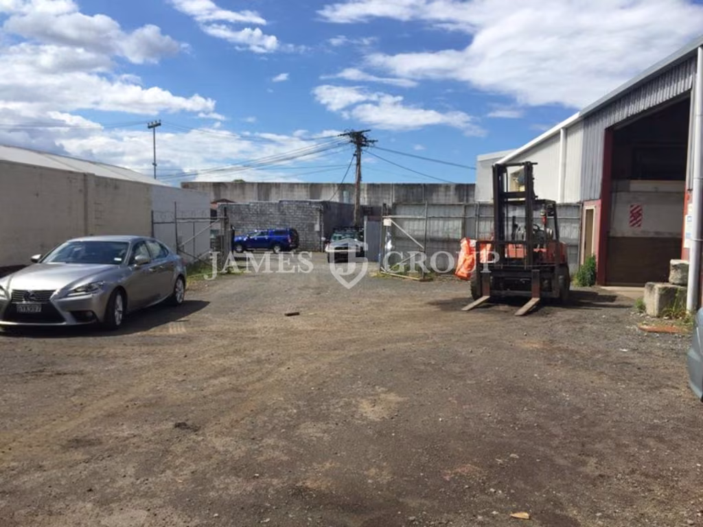 575m² Henderson Warehouse + Gated Yard
