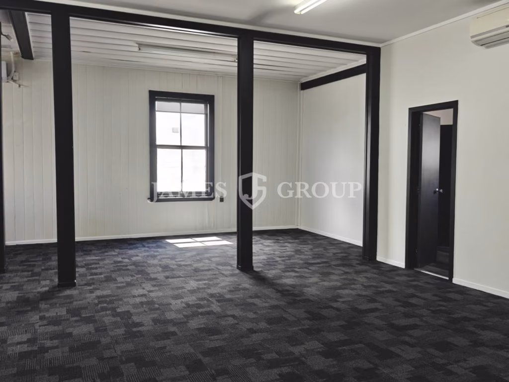 High-exposure Office On Dominion Road