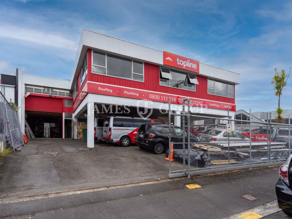 High-stud With Parking In Mount Eden