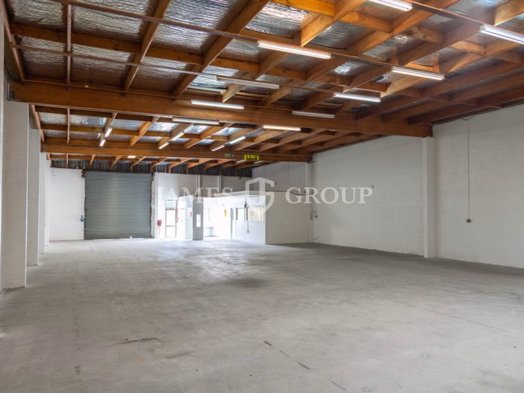 Functional 270m² Warehouse With Dual Access