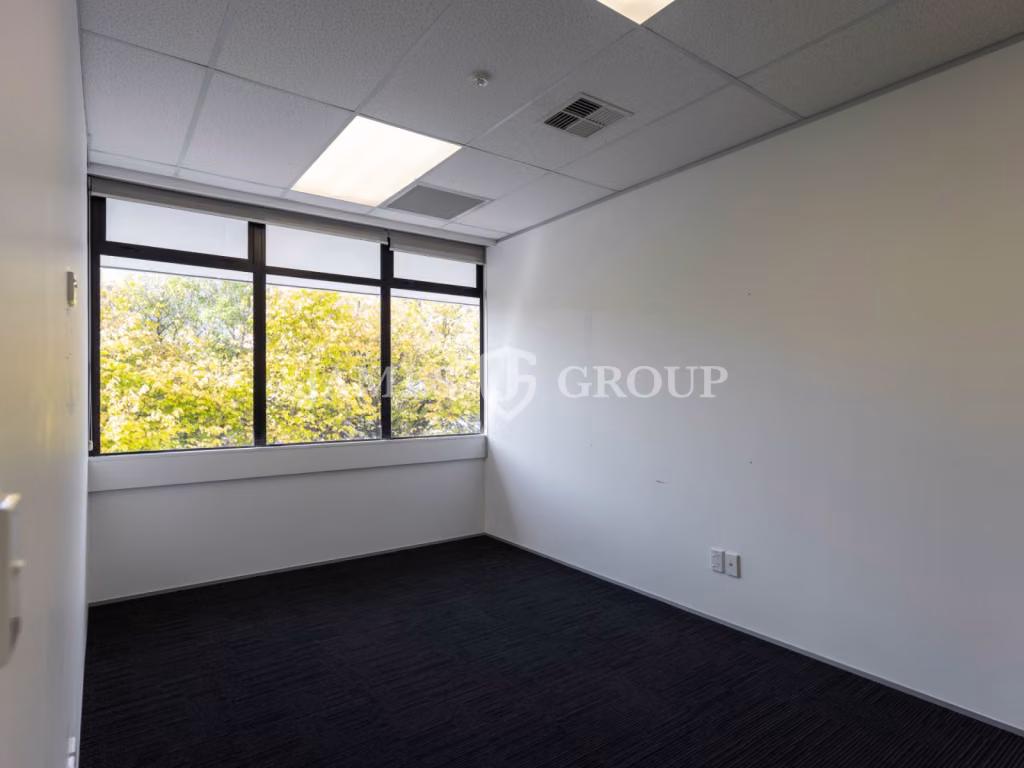 80m² Office Suite With Excellent Location In Epsom