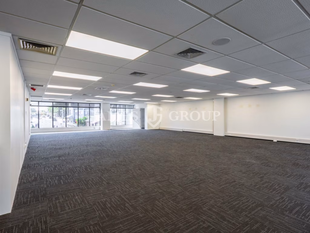Level 2 Office In Prime Commercial Hub