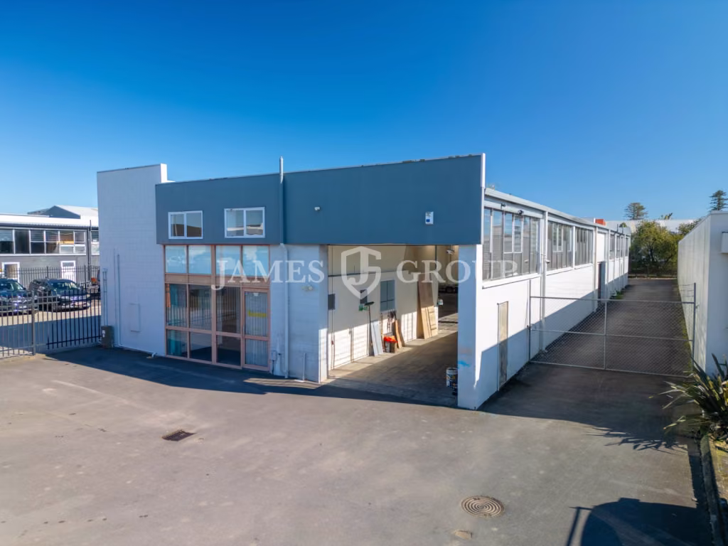 Rosebank Warehouse + Front Parking + Rear Yard