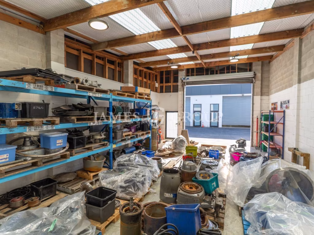 Vacant Bite-sized Wiri Unit | For Sale Or Lease