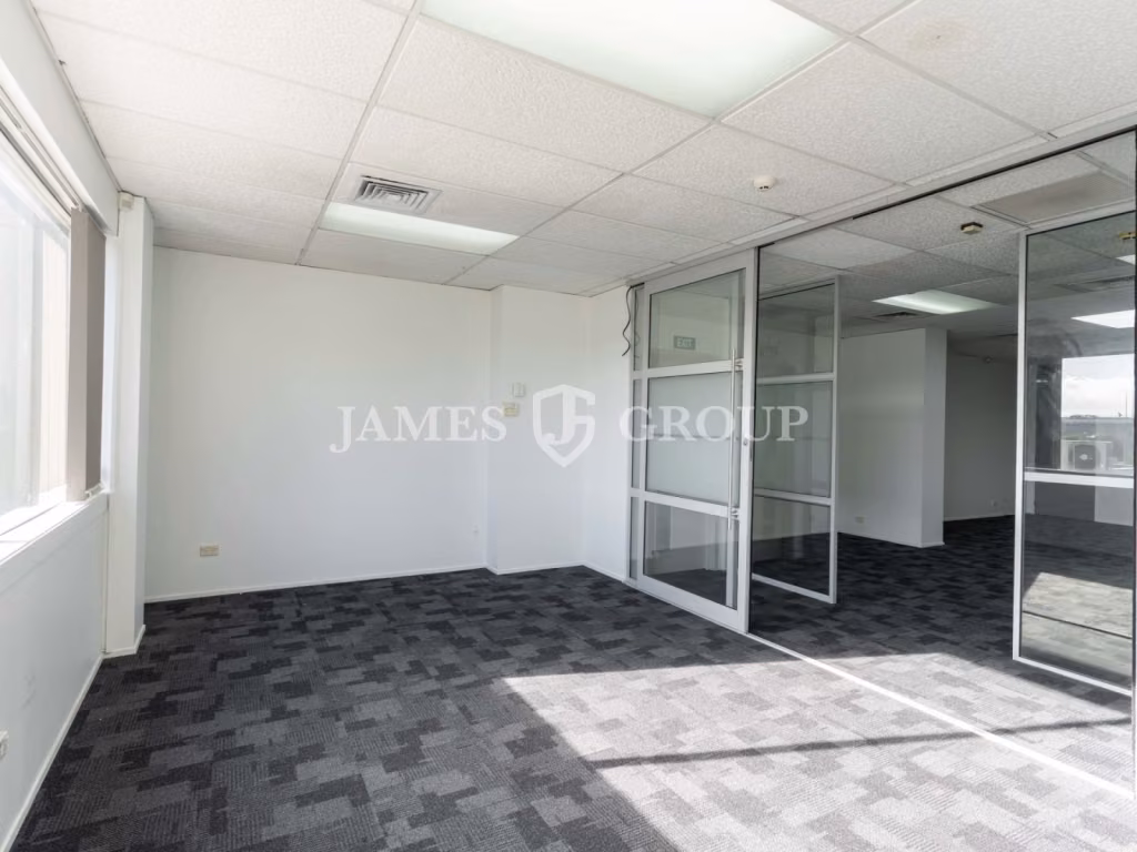 Charming 119m² Office In Epsom With Natural Light