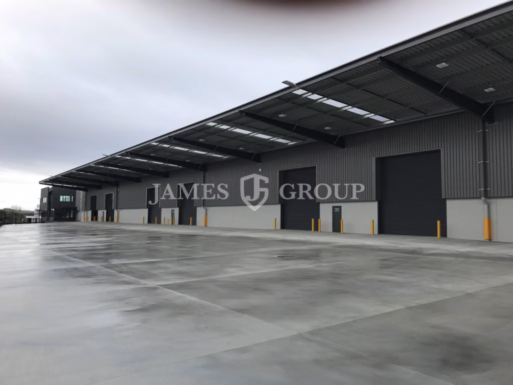Large Scale Warehouse | Yard, Canopy & 83 Parks