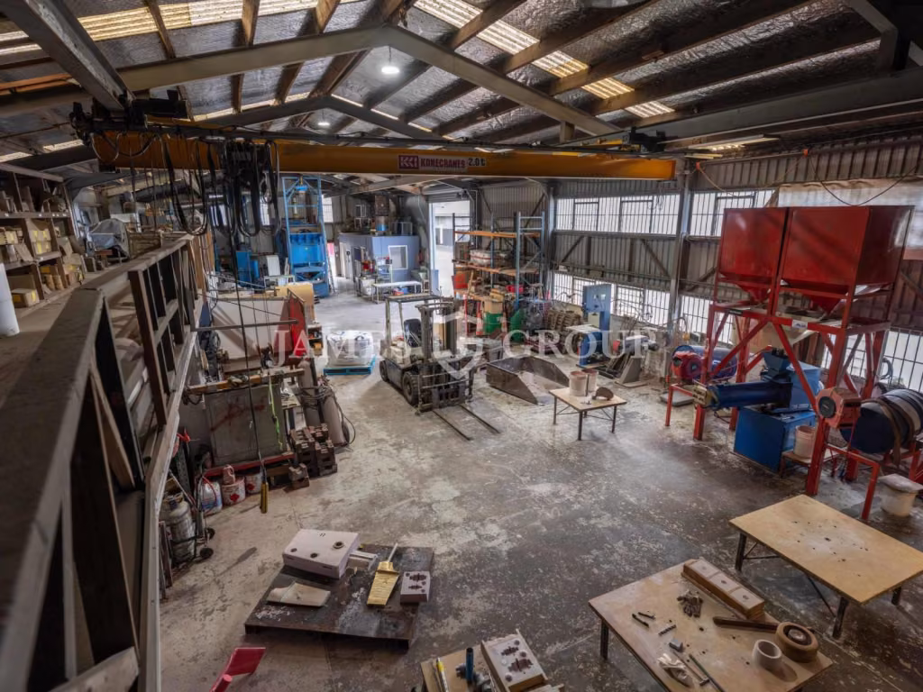 Patiki Road Gantry Warehouse + 3 Phase Power