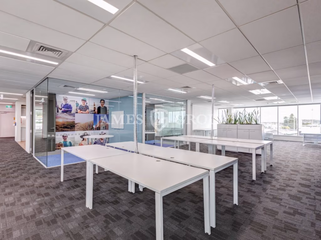 648m² Office With Fit-out & Easy Access