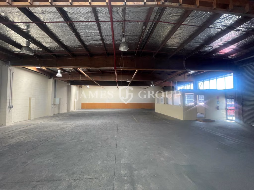 789sqm Prime Patiki Road Warehouse + 12 Carparks