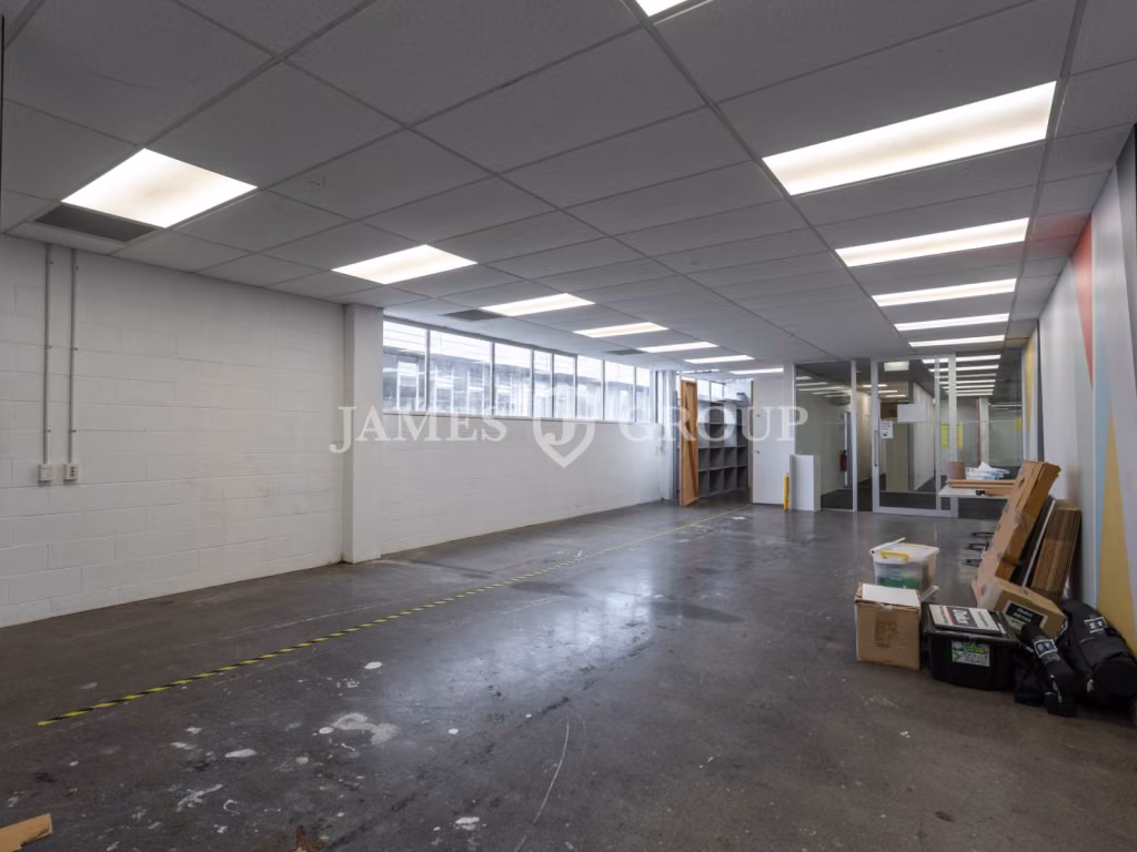600sqm Kingsland Office With Roller Door
