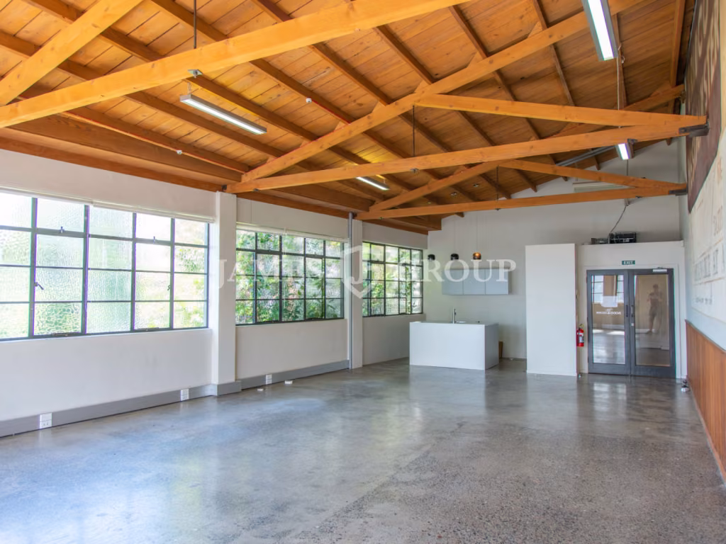Kingsland Office With Authentic Character