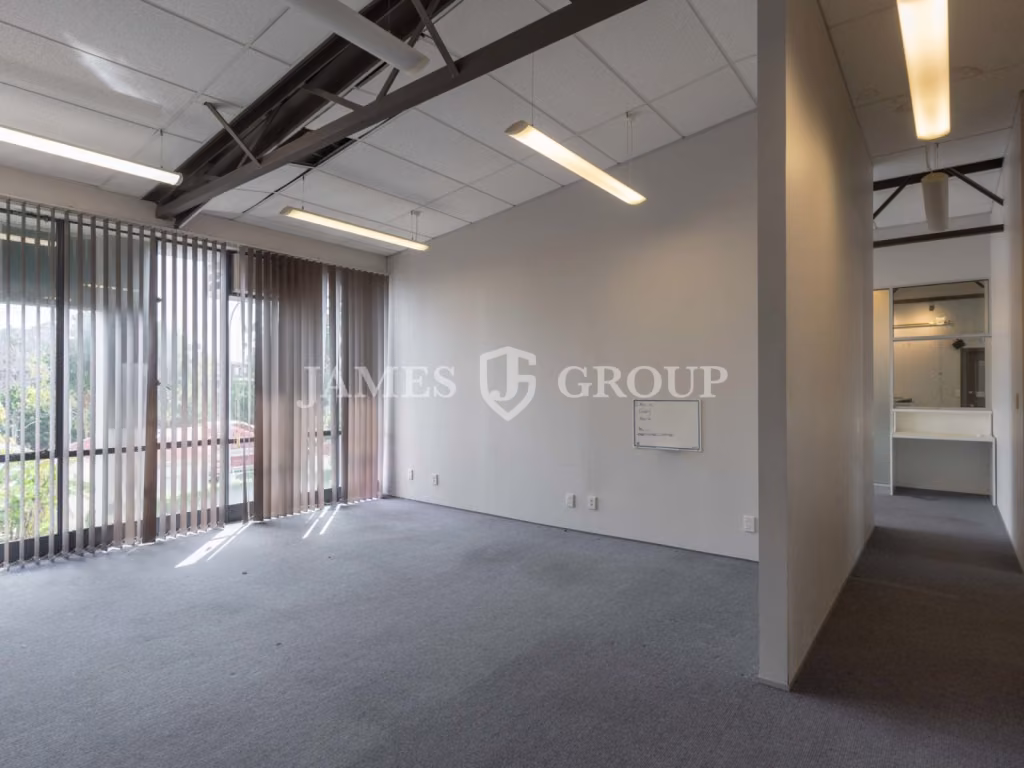 High-profile Office 150m² With Natural Light