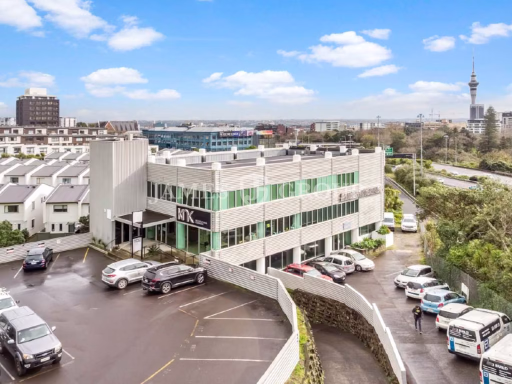 Affordable Ground Floor Showroom/office