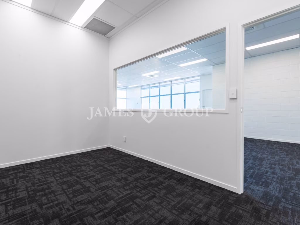 Modern 105m² Penrose Office With Onsite Parking