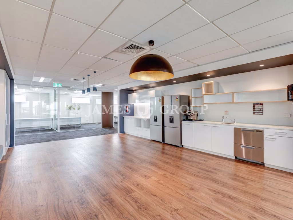 648m² Office With Fit-out & Easy Access