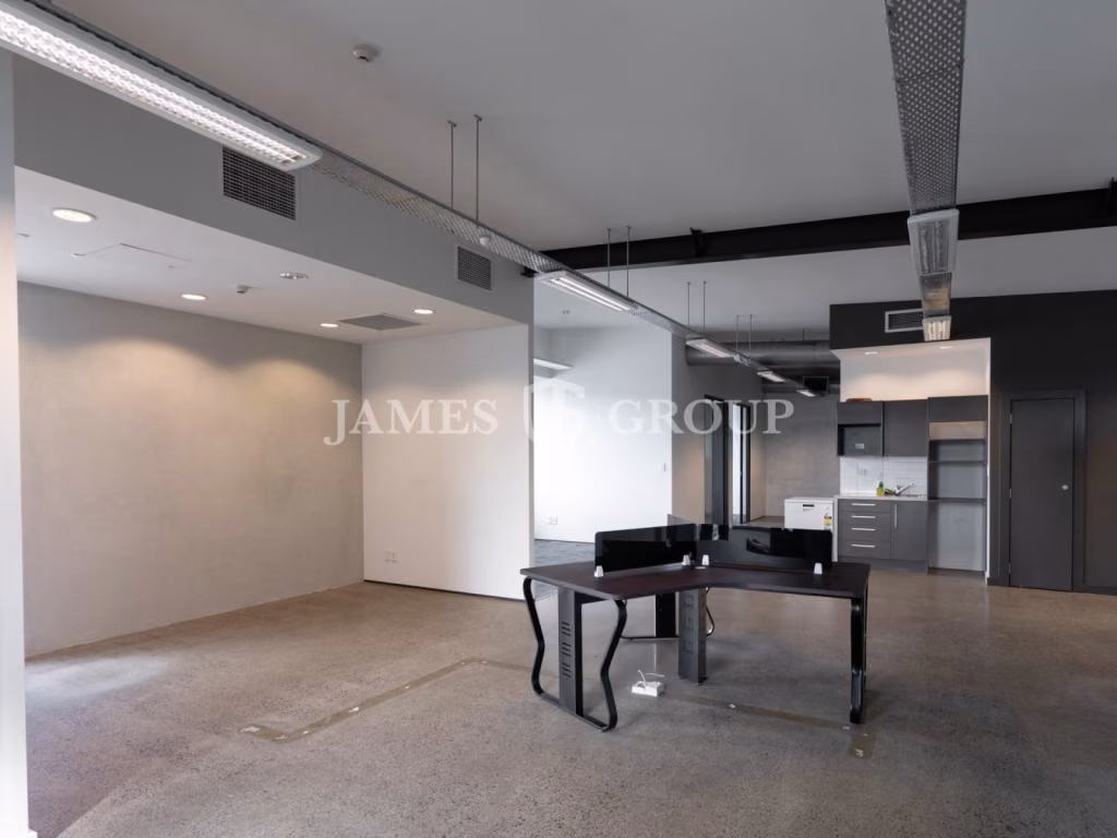 Polished Grafton Office