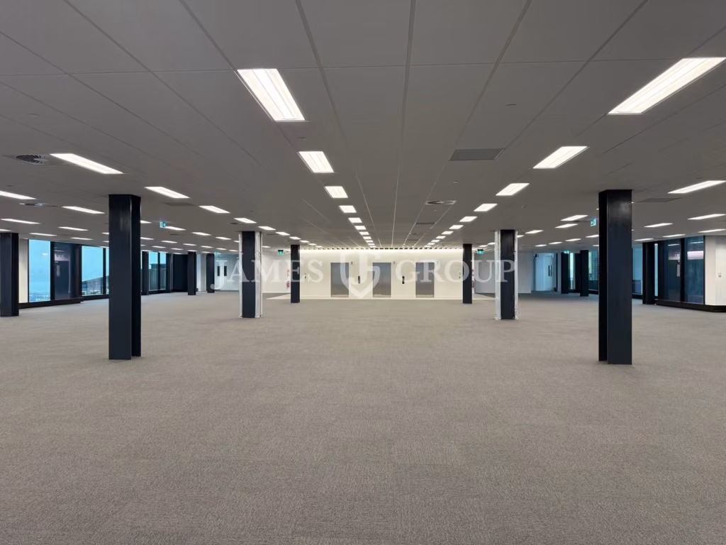 1,974m² Office With Stunning Waterfront Views
