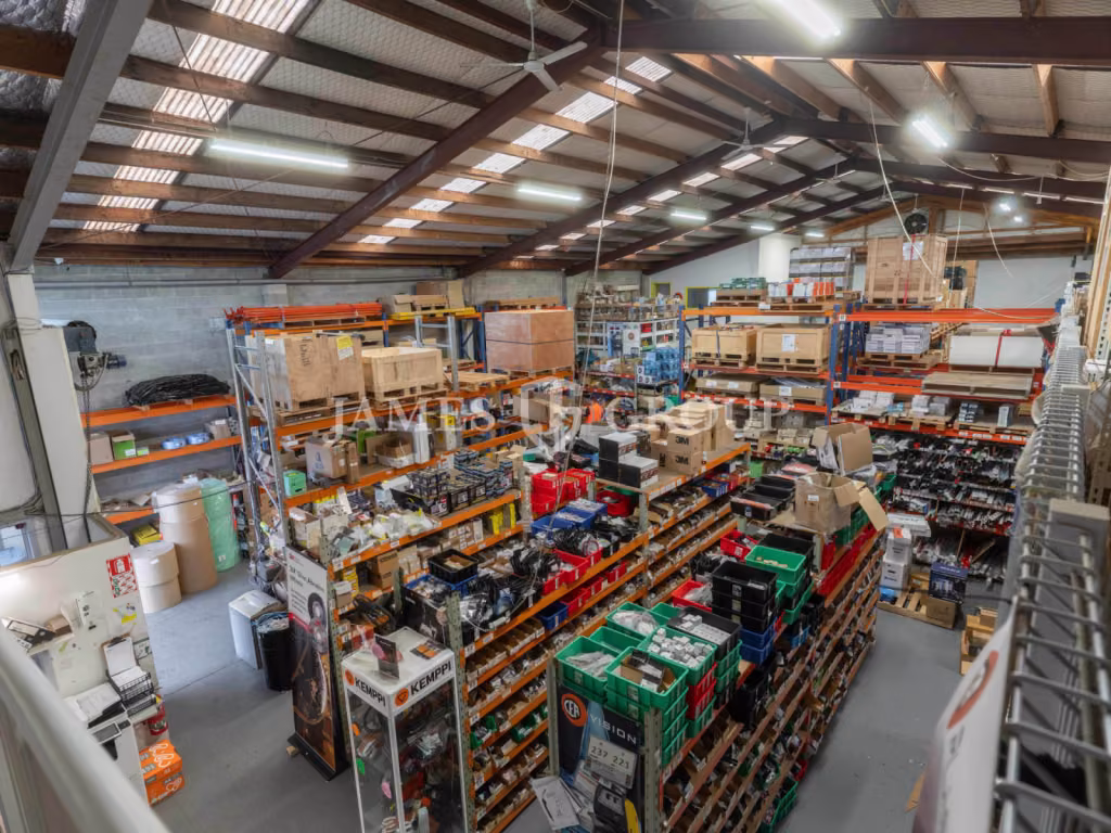 727m² High Profile Patiki Warehouse + Yard