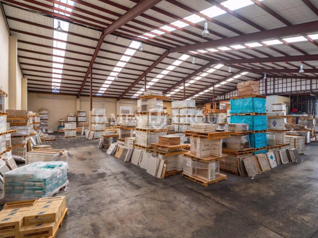 1,080m² Building | 725m² Yard | Mpi Approved