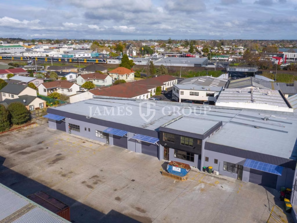 Functional 270m² Warehouse With Dual Access
