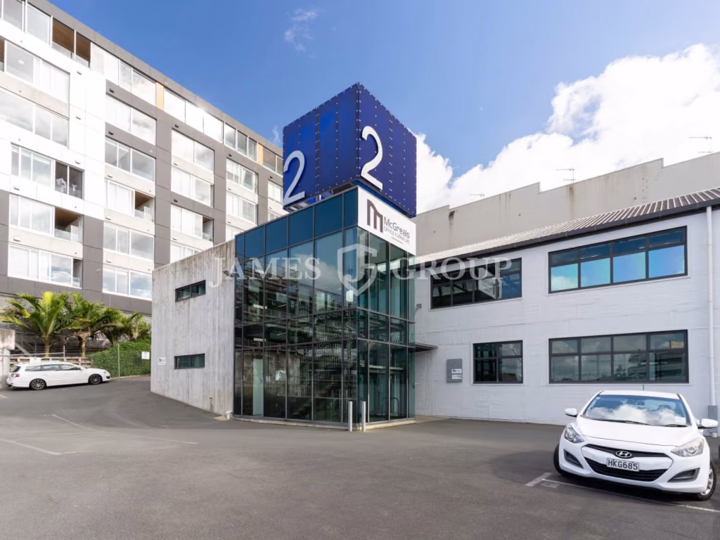 Polished Grafton Office