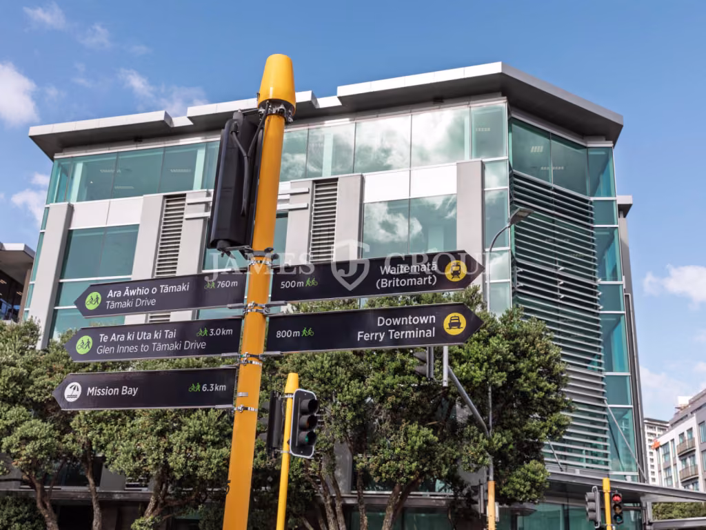 Large 1,680m² Office Floor With Signage Rights