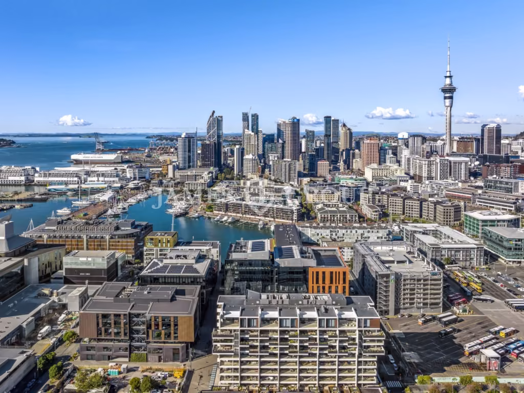 1,974m² Office With Stunning Waterfront Views